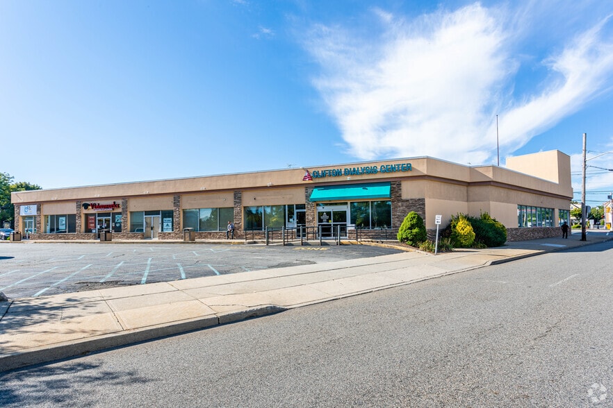 251 Clifton Ave, Clifton, NJ for lease - Building Photo - Image 2 of 4