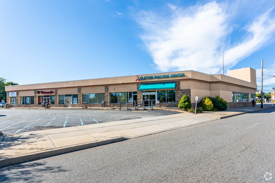 251 Clifton Ave, Clifton, NJ à louer - Photo du bâtiment - Image 2 de 4