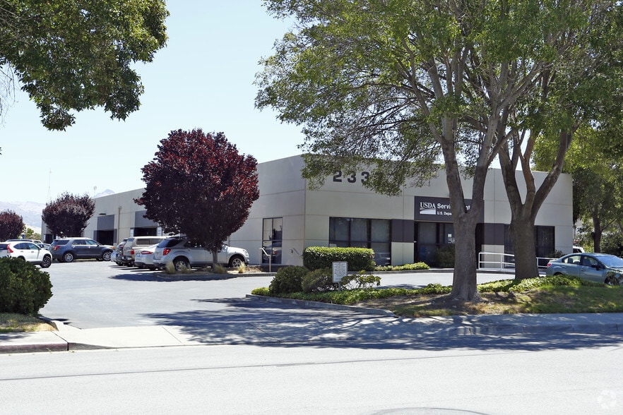 2337 Technology Pky, Hollister, CA for lease - Building Photo - Image 2 of 4