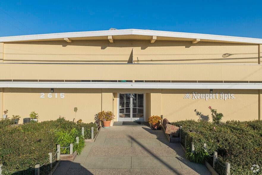 2615 Marina Blvd, San Leandro, CA à vendre - Photo du bâtiment - Image 3 de 24
