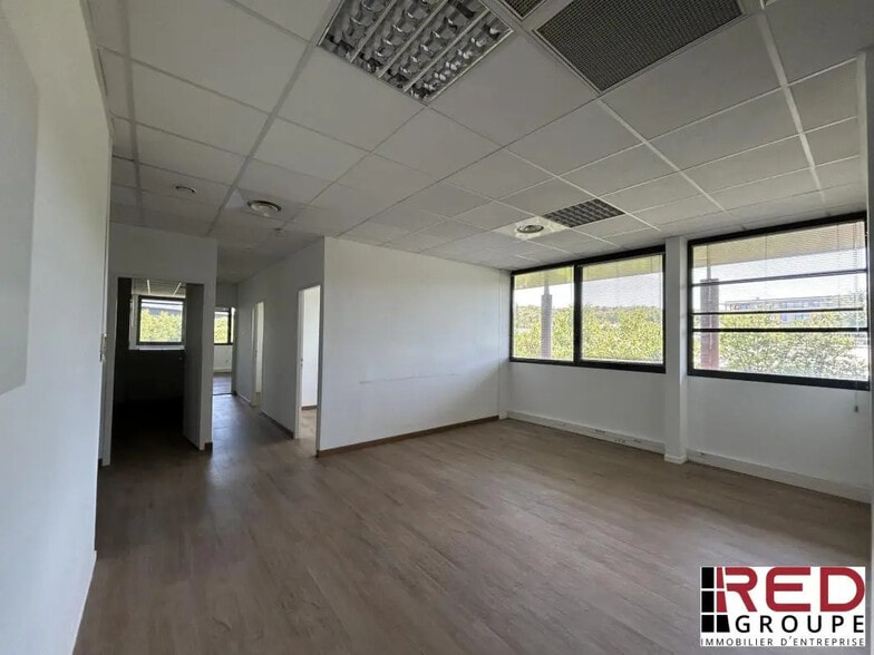 Rue Paul Langevin, Aix-en-Provence for lease - Building Photo - Image 2 of 6