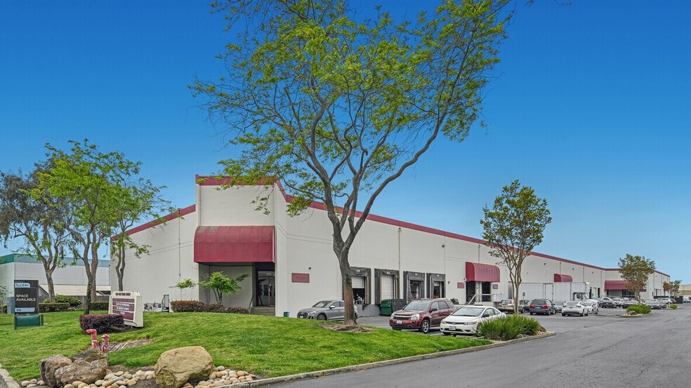 1942-1958 Sabre St, Hayward, CA for lease - Building Photo - Image 2 of 13
