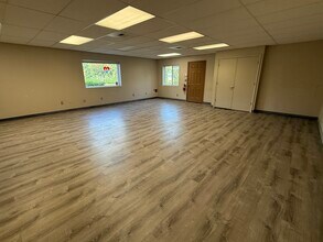 9623 32nd St SE, Lake Stevens, WA for lease Interior Photo- Image 2 of 5