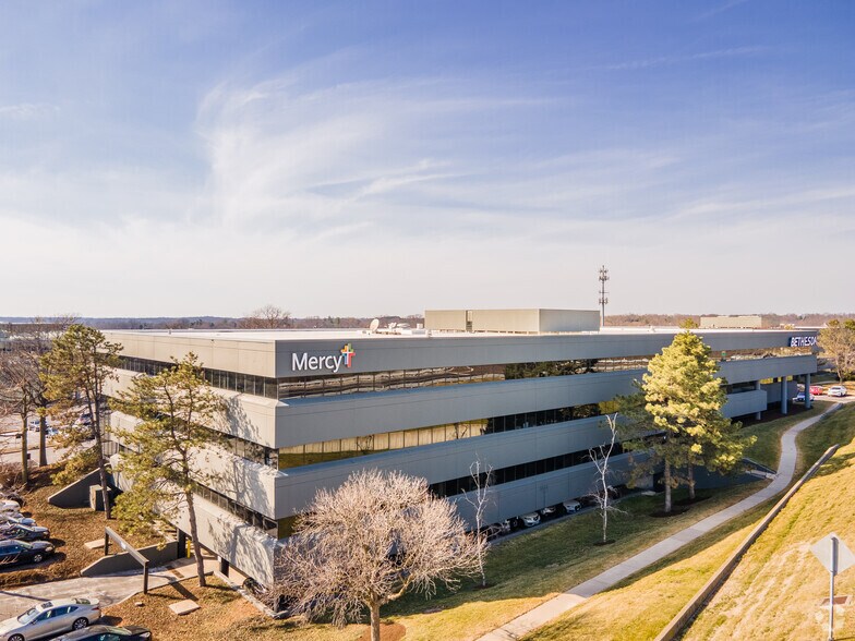 1630 Des Peres Rd, Des Peres, MO à vendre - Photo du bâtiment - Image 2 de 7