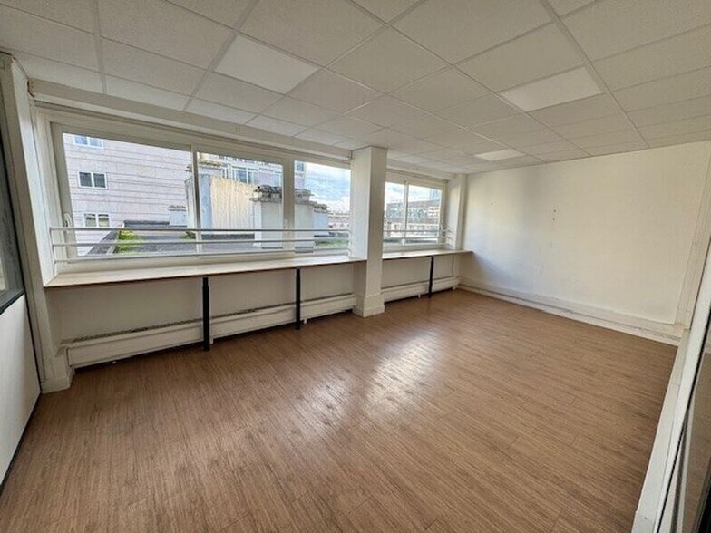 6 Rue Du Docteur Finlay, Paris for lease - Interior Photo - Image 2 of 7