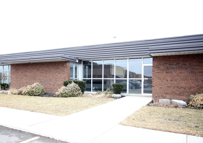 2740-2762 Slough St, Mississauga, ON for lease - Primary Photo - Image 1 of 4