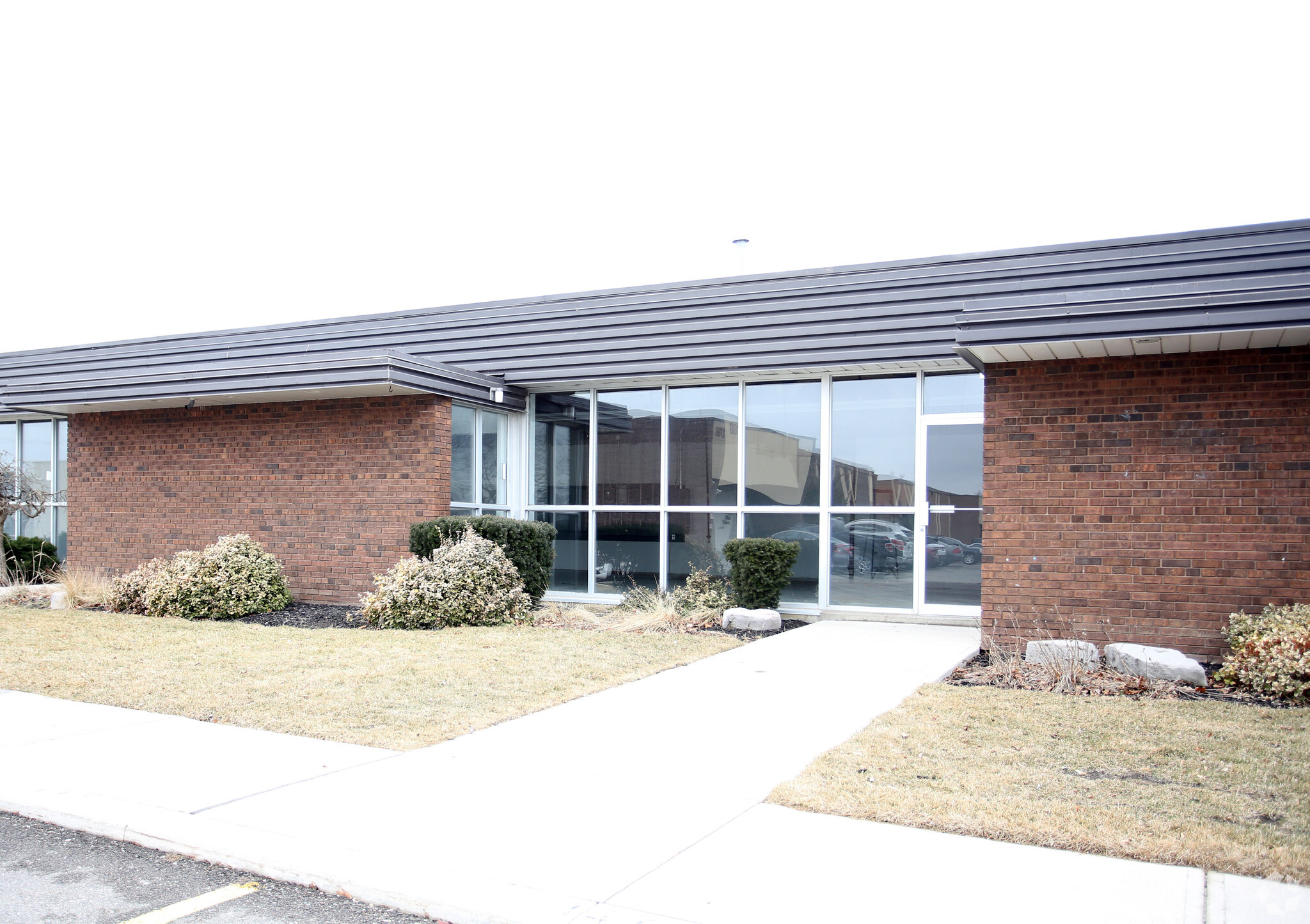 2740-2762 Slough St, Mississauga, ON for lease Primary Photo- Image 1 of 5