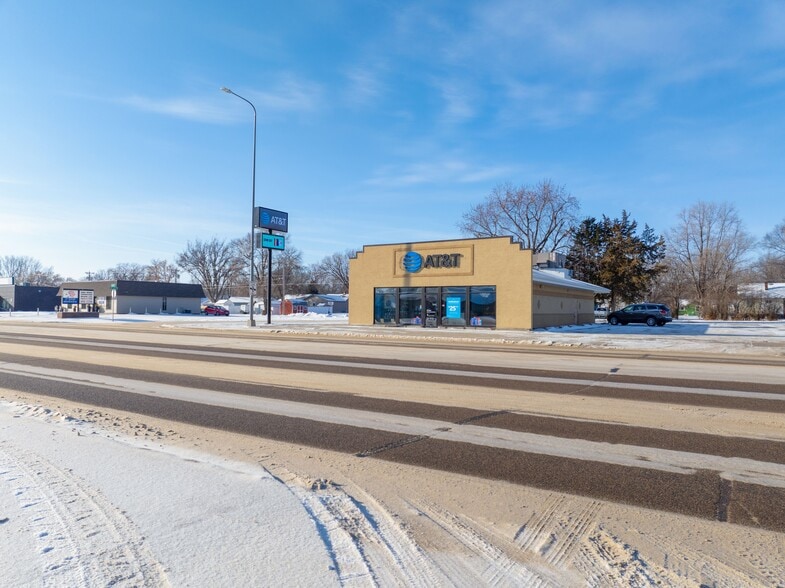 1459 SW Dakota Ave, Huron, SD for sale - Building Photo - Image 2 of 6