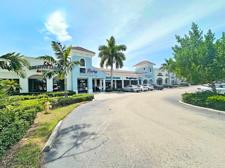 13500 Tamiami Trl N, Naples, FL à louer - Photo du bâtiment - Image 1 de 3