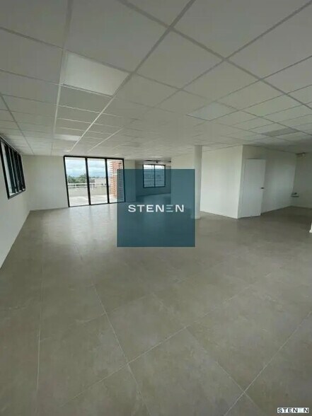 Office in Avignon for sale - Interior Photo - Image 2 of 8