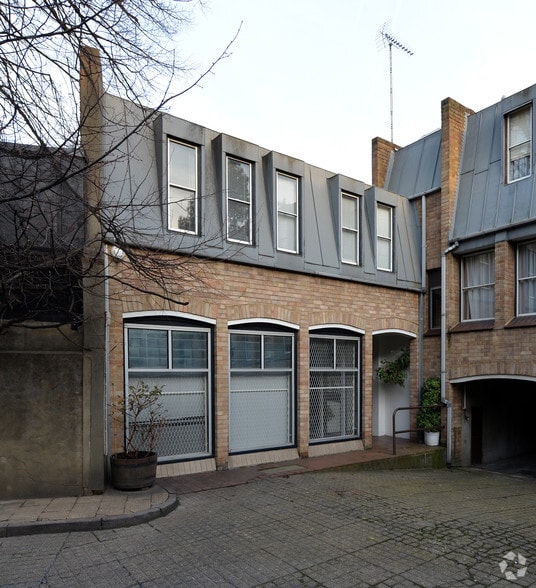 7 Rosehart Mews, London for lease - Building Photo - Image 3 of 3