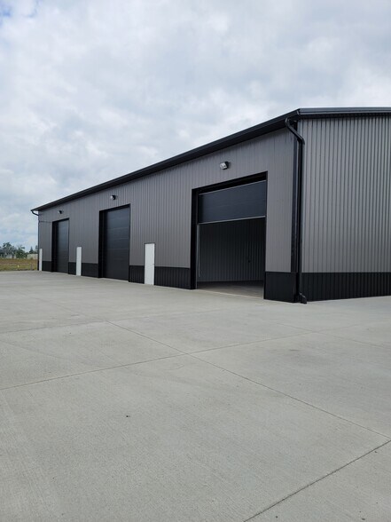 401 Snyder Drive- Building. A, Huxley, IA à vendre - Photo du bâtiment - Image 3 de 12