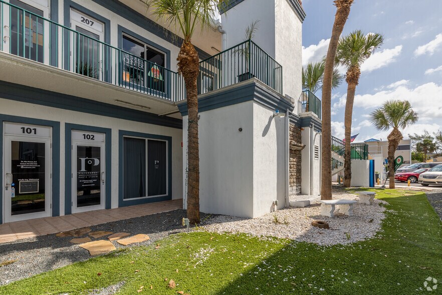 811 SE 8th Ave, Deerfield Beach, FL à louer - Photo du bâtiment - Image 3 de 24