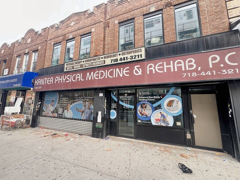 105-09 Jamaica Ave, Richmond Hill, NY à vendre - Photo du bâtiment - Image 2 de 10