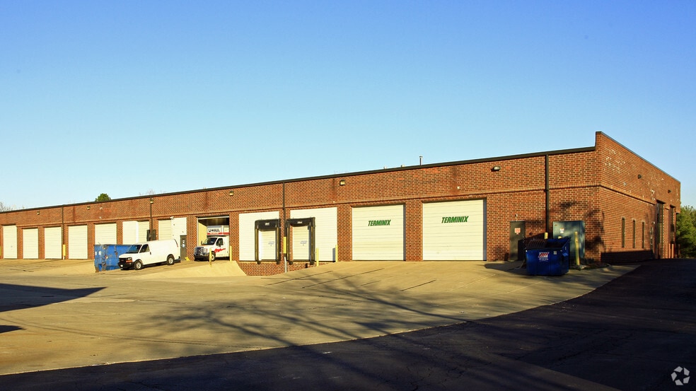 17515 Engle Lake Dr, Middleburg Heights, OH for lease - Building Photo - Image 2 of 5