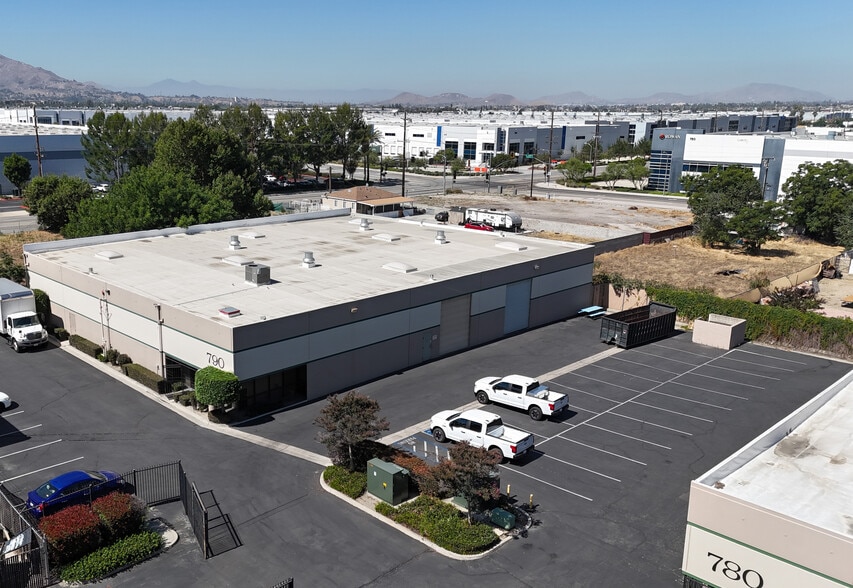 790 S Gifford Ave, San Bernardino, CA for sale - Building Photo - Image 2 of 11