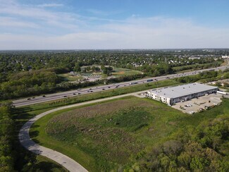 Plus de détails pour 7801 Birchwood Ct, Johnston, IA - Terrain à louer
