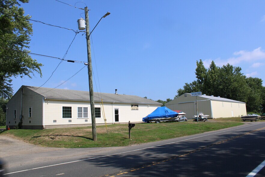 674 Main St, Portland, CT à vendre - Photo du bâtiment - Image 2 de 27