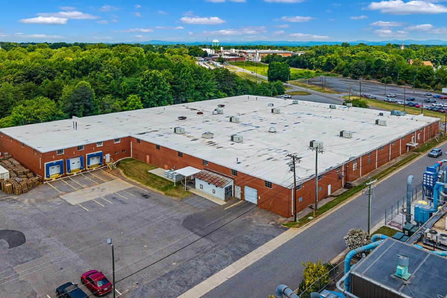 1860 Main Ave SE, Hickory, NC for sale - Building Photo - Image 2 of 7