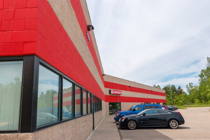 2556 Alamo Dr, Lansing, MI à louer - Photo du bâtiment - Image 3 de 4
