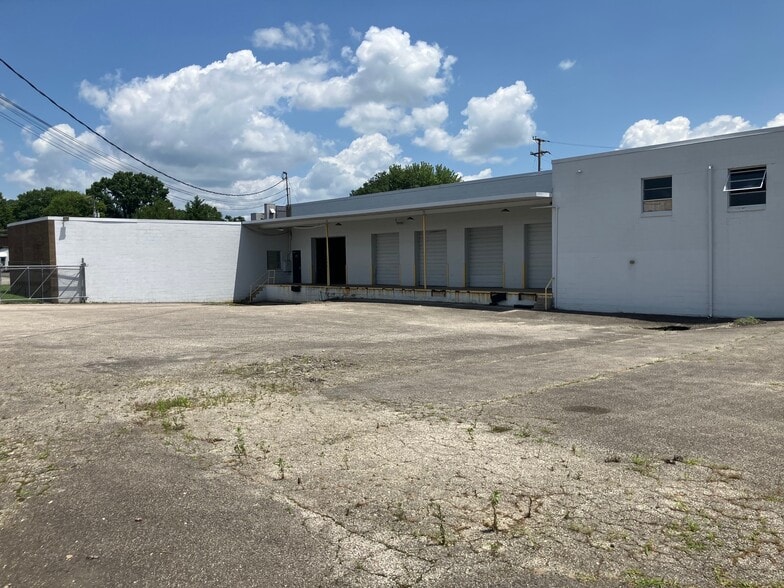 105 C St, Kenova, WV for lease - Building Photo - Image 2 of 12