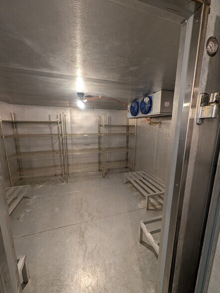 1225 N Main St, Adrian, MI à louer - Photo intérieure - Image 2 de 6