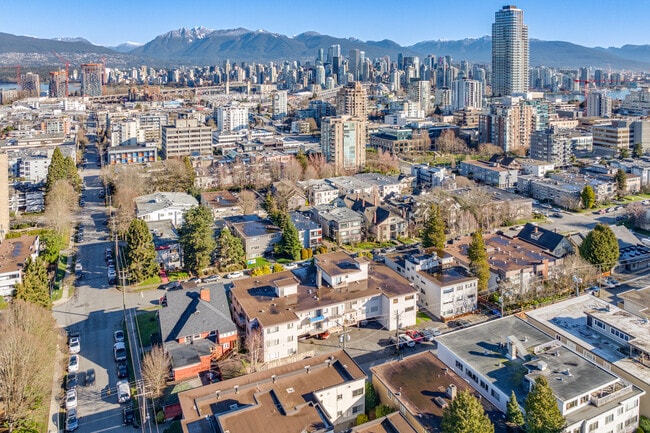 More details for 1676 11th Av W, Vancouver, BC - Multifamily for Sale