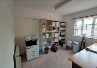 19 Croydon Rd, Caterham for lease Interior Photo- Image 2 of 4