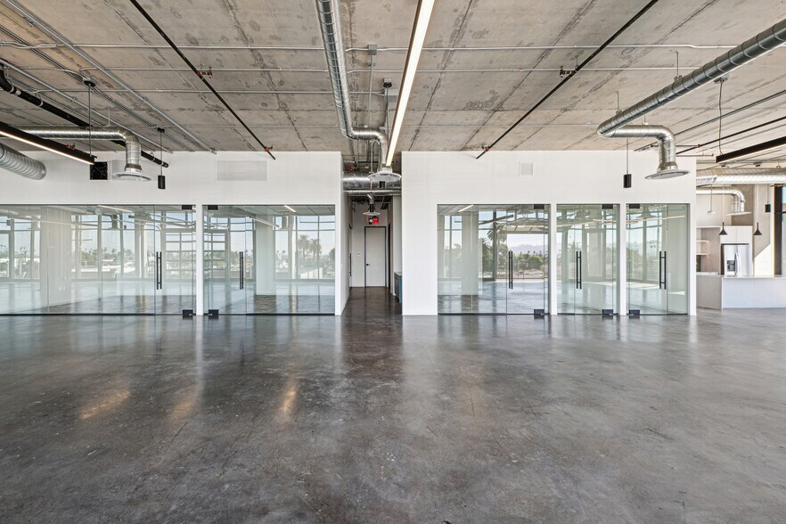 2922 Crenshaw Blvd, Los Angeles, CA for lease - Building Photo - Image 3 of 8