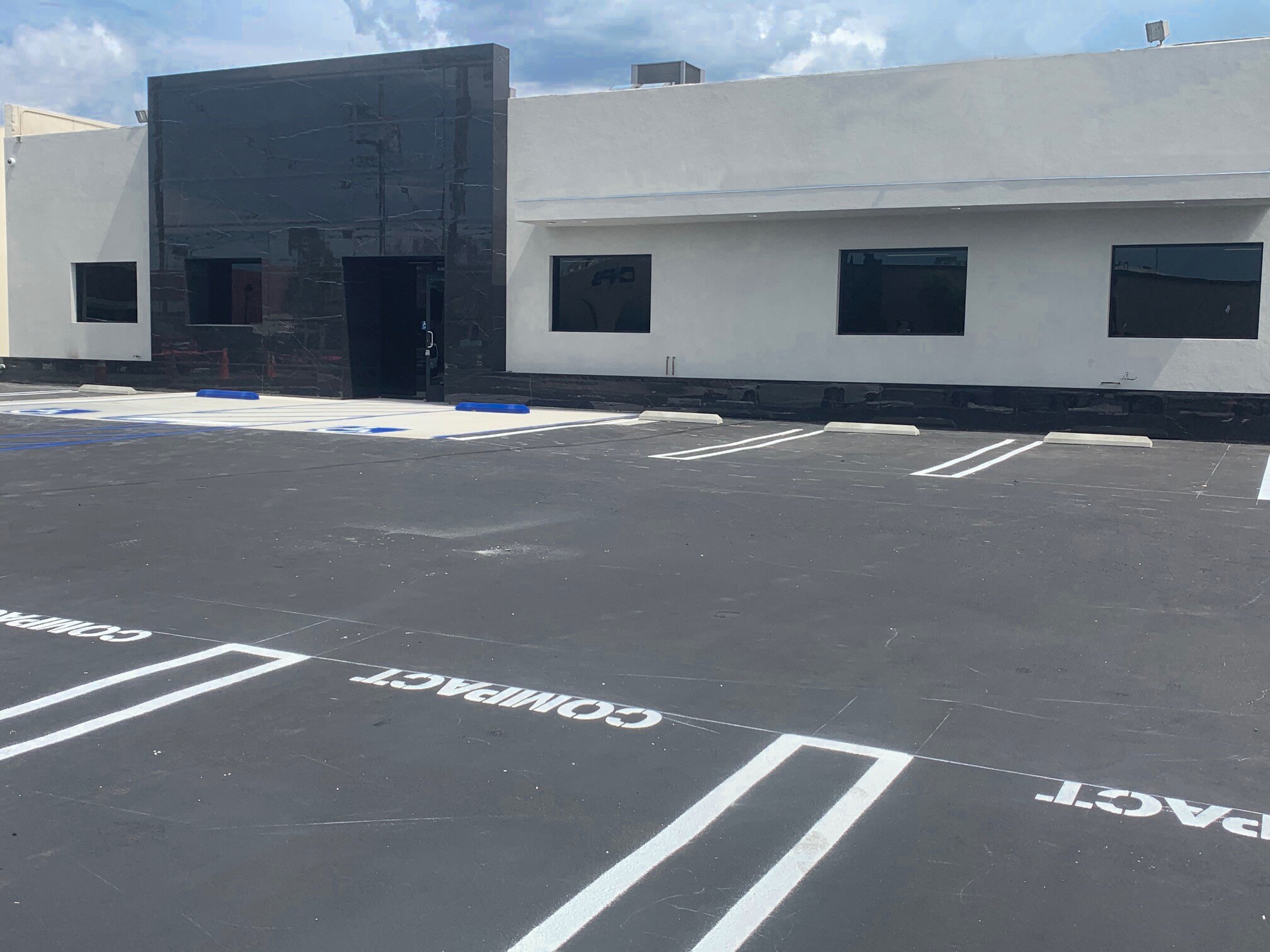 7628-7630 Densmore Ave, Van Nuys, CA à louer Photo du bâtiment- Image 1 de 4