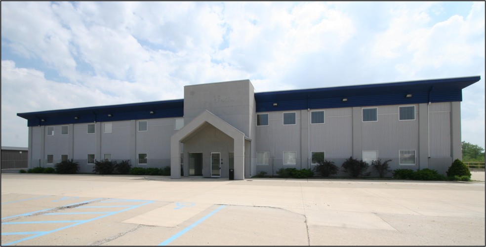 5620 Industrial Rd, Fort Wayne, IN for lease - Building Photo - Image 1 of 6