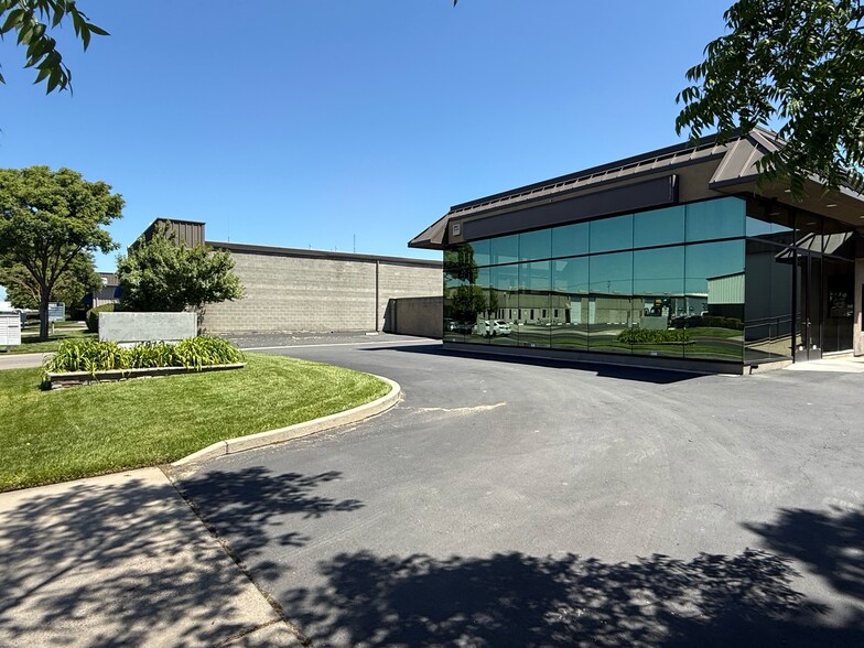 4812 Stratos Way, Modesto, CA à louer - Photo du bâtiment - Image 3 de 21