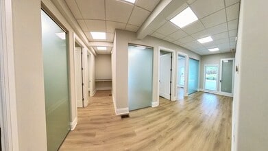 610 Colonial Park Dr, Roswell, GA à louer Photo intérieure- Image 1 de 12