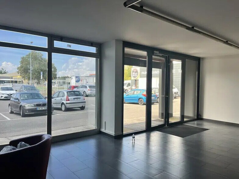5 A Avenue De L'Energie, Bischheim for lease - Interior Photo - Image 3 of 10
