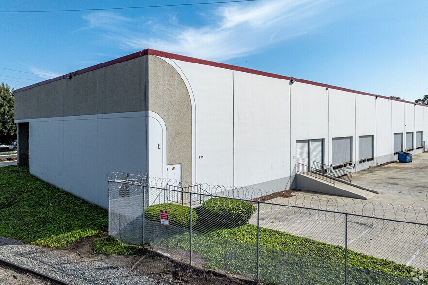 4821-4845 Eastern Ave, Bell, CA à louer - Photo du bâtiment - Image 3 de 9
