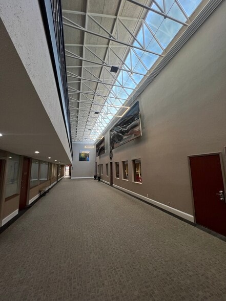 6116 Skyline Dr, Houston, TX for lease - Interior Photo - Image 3 of 6