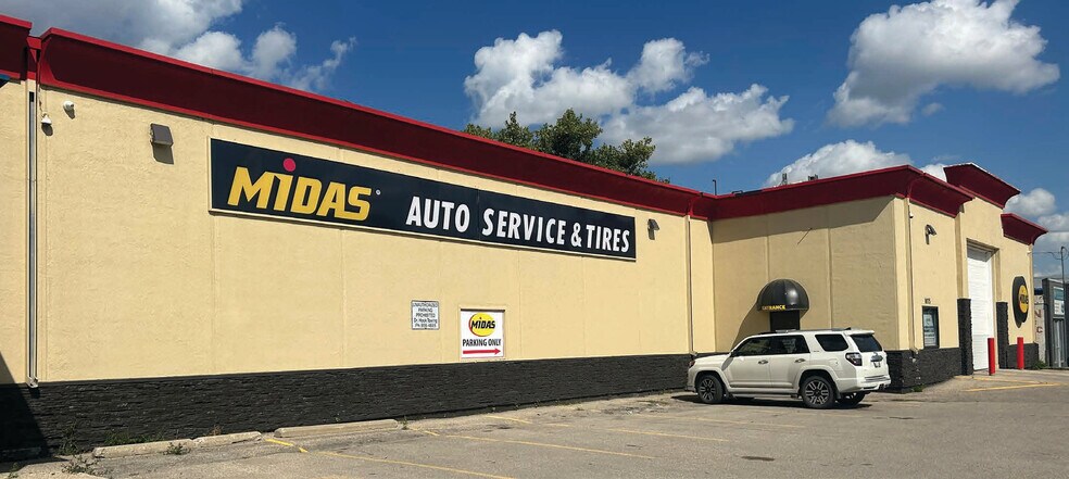 1075 Notre Dame Av, Winnipeg, MB for lease - Building Photo - Image 2 of 8