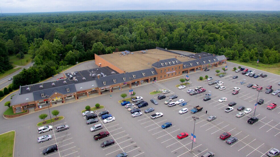 7071 Commons Plz, Chesterfield, VA à vendre - Photo du bâtiment - Image 1 de 3