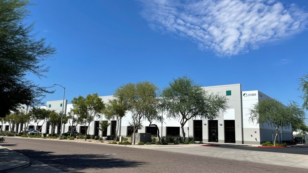 21420 N 15th Ln, Phoenix, AZ for lease - Primary Photo - Image 1 of 8