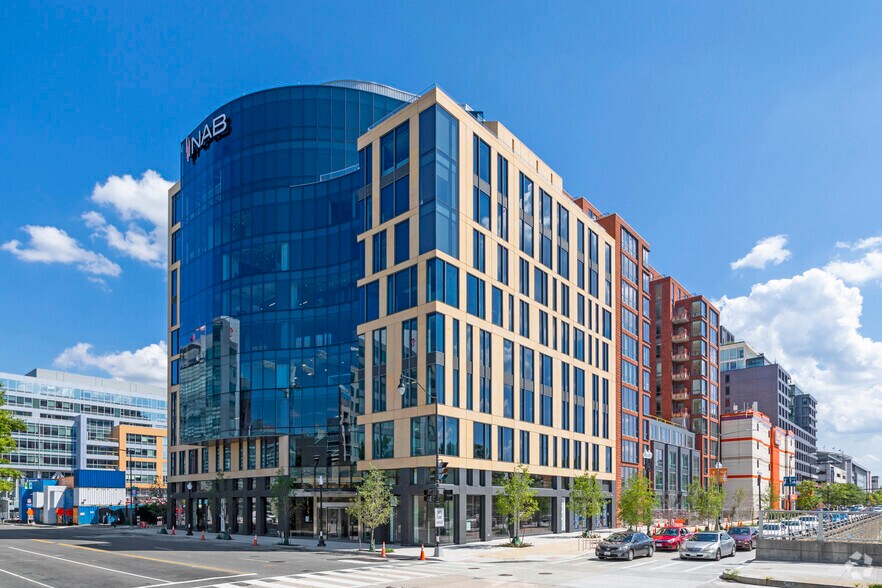 1 M St SE, Washington, DC à louer - Photo du bâtiment - Image 1 de 7