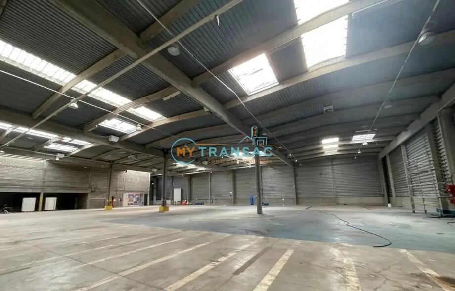 Industrial in Sucy-en-Brie for lease - Interior Photo - Image 1 of 20