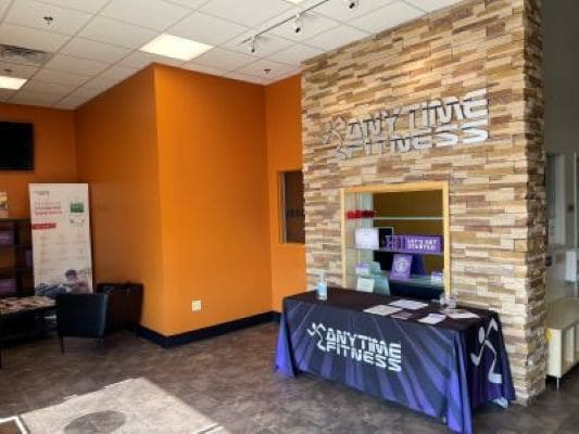 2579 Sycamore Rd, Dekalb, IL for lease - Interior Photo - Image 3 of 9