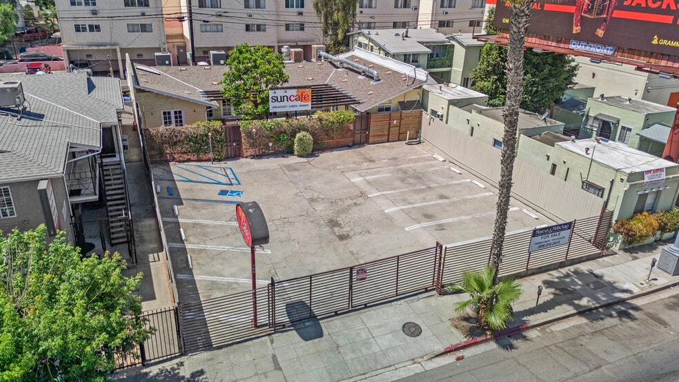 10820 Ventura Blvd, Studio City, CA à vendre - Photo du bâtiment - Image 2 de 15