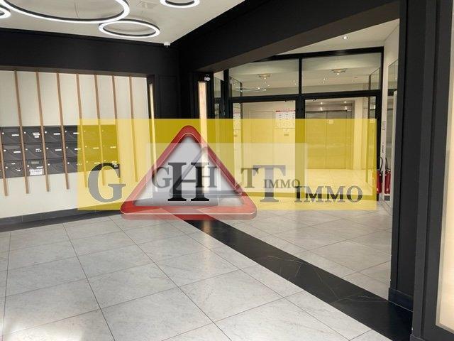 Office in Ivry-sur-Seine for lease Lobby- Image 1 of 7