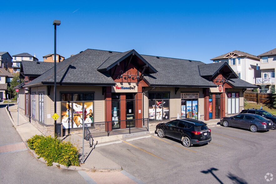 288 St. Moritz Dr SW, Calgary, AB à vendre - Photo principale - Image 1 de 1