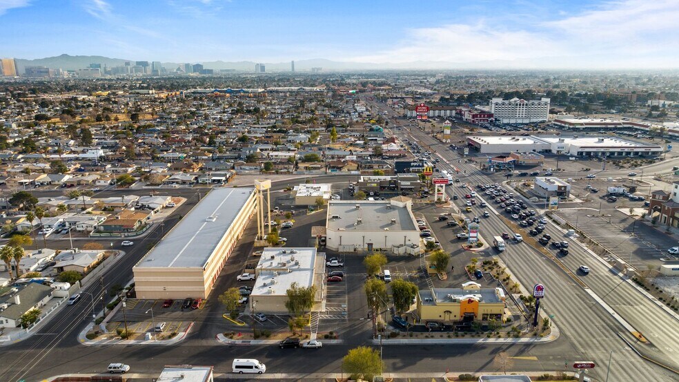 401-481 S Decatur Blvd, Las Vegas, NV à louer - Photo du bâtiment - Image 3 de 3