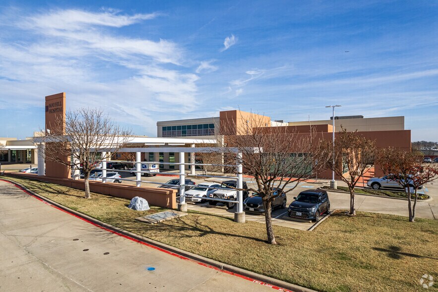 2809 Mayhill Rd, Denton, TX à louer - Photo du bâtiment - Image 3 de 5