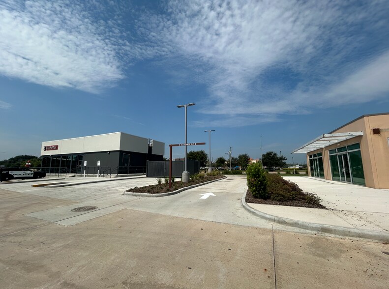 10555 Pearland Pky, Houston, TX à louer - Photo du bâtiment - Image 3 de 11