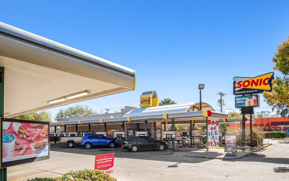 422 S Zarzamora St, San Antonio, TX for lease - Building Photo - Image 2 of 3