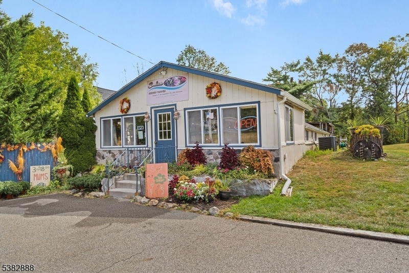 634 Willow Grove St, Hackettstown, NJ for sale Primary Photo- Image 1 of 26